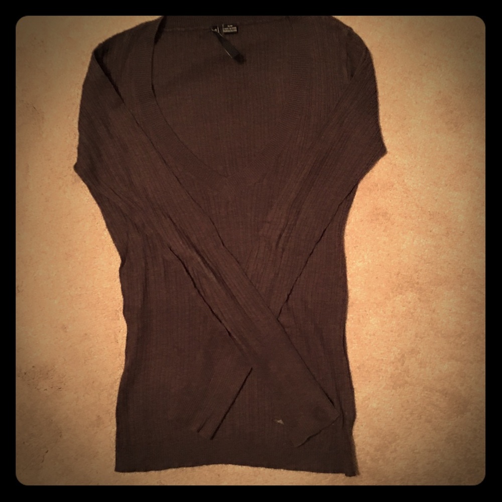 Women’s light long sleeve sweater